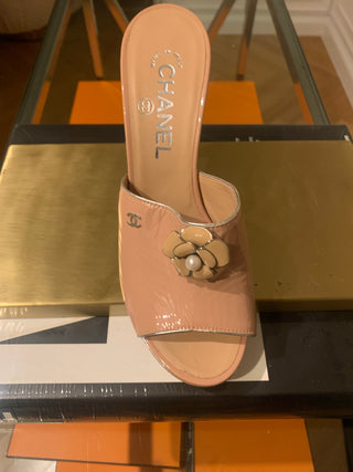 NEW !!! - Chanel Beige Camellia Patent Leather Mule Sandals Size 38
